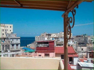 Vistas al mar desde el apartamento Roly en la Habana 