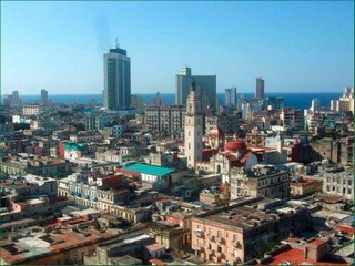 Vista al mar y la ciudad desde el apartamento Alberto en la Habana