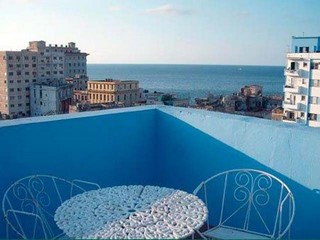 Alquiler de una habitación doble o triple en Apartamento en Centro Habana, Cuba
