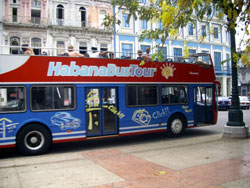 Bus turistico en la Habana, Cuba