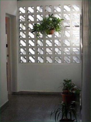 Puerta de entrada al apartamento Alberto